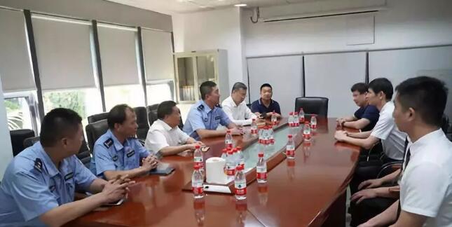 深圳保安協(xié)會領(lǐng)導慰問救火保安員,弘揚行業(yè)正能量